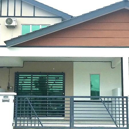 Chempaka Homestay 세리 이스칸다르 외부 사진